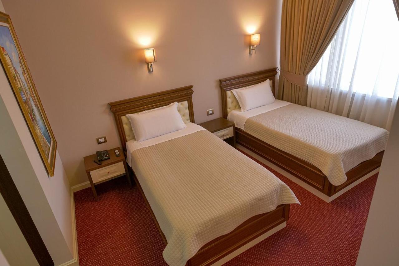 Rozafa Hotel Shkoder Luaran gambar