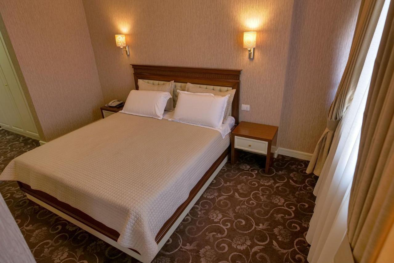 Rozafa Hotel Shkoder Luaran gambar