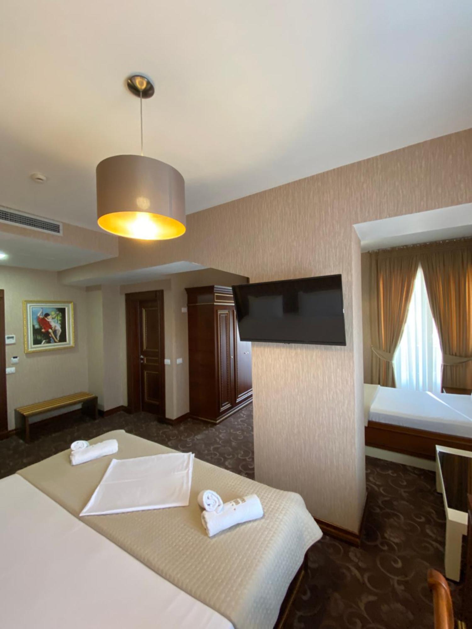 Rozafa Hotel Shkoder Luaran gambar