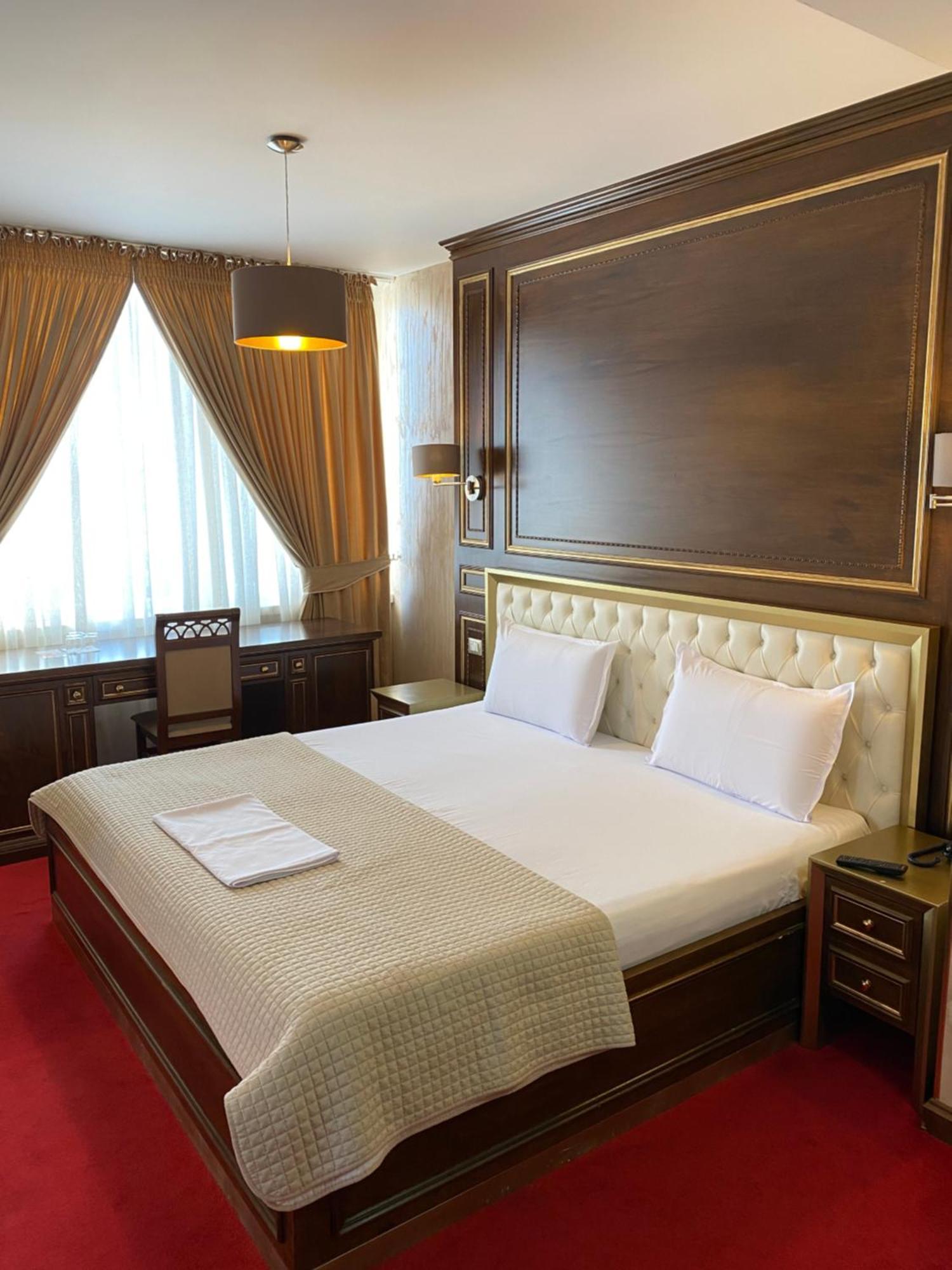 Rozafa Hotel Shkoder Luaran gambar