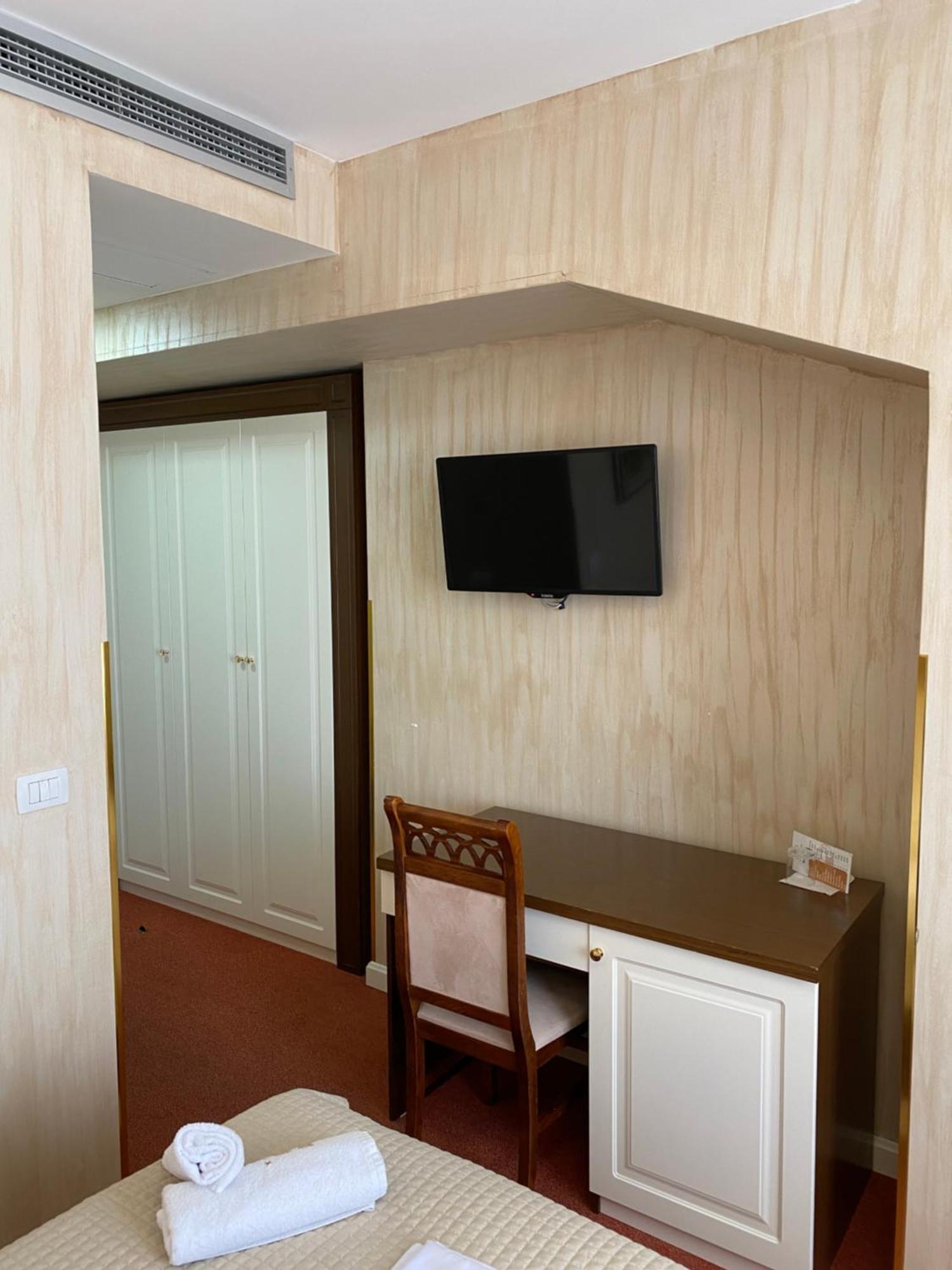 Rozafa Hotel Shkoder Luaran gambar