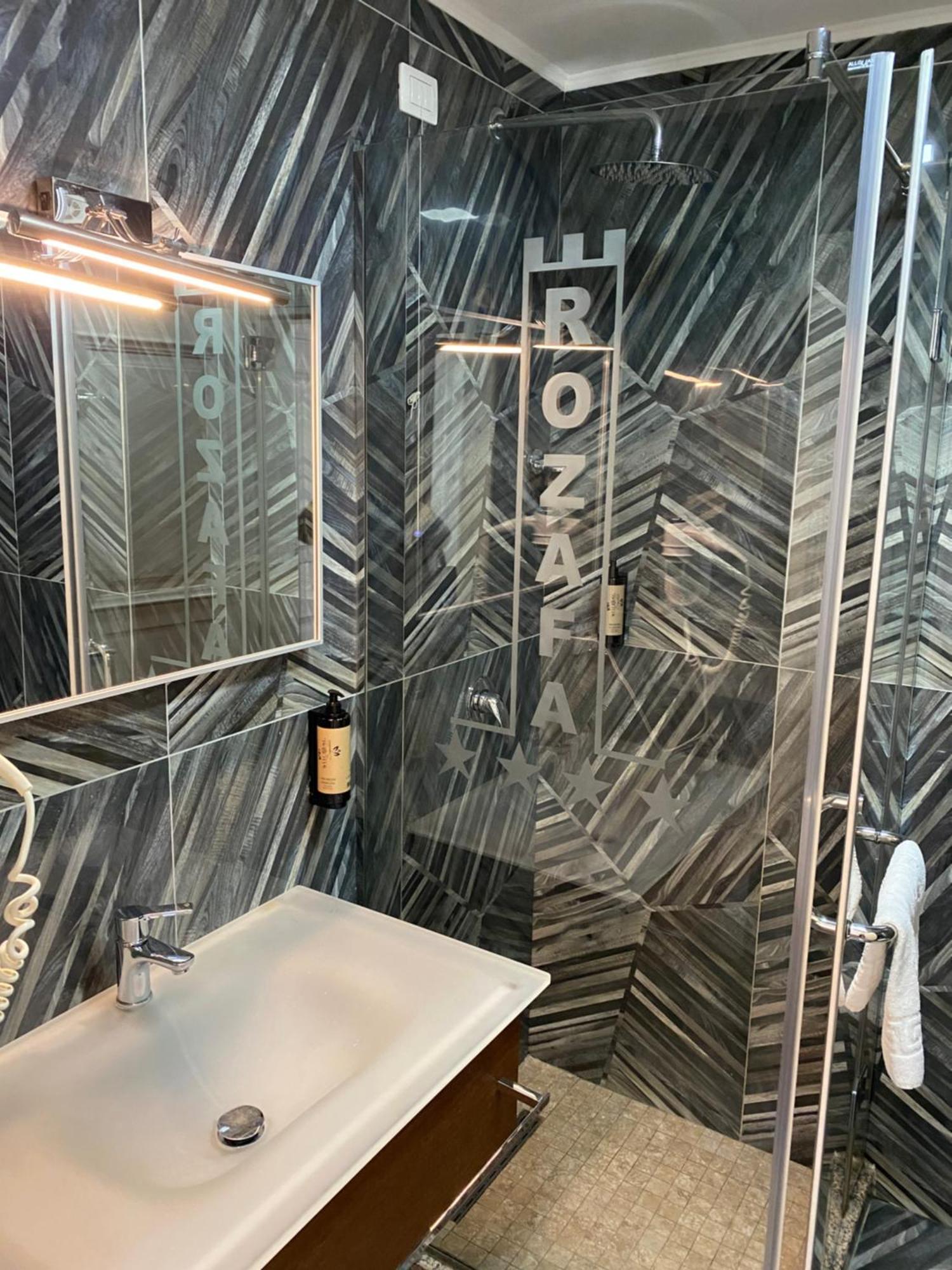 Rozafa Hotel Shkoder Luaran gambar