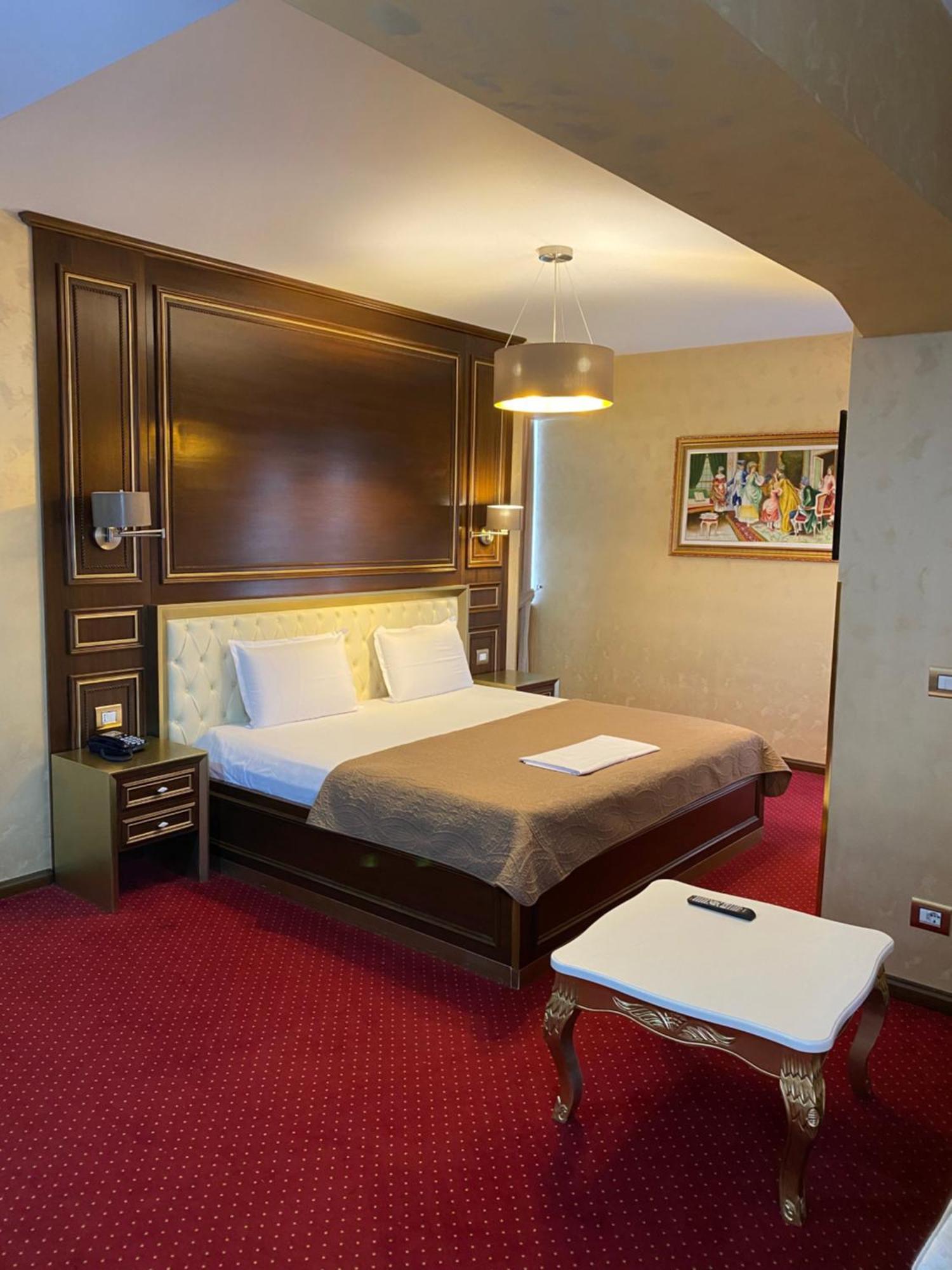 Rozafa Hotel Shkoder Luaran gambar