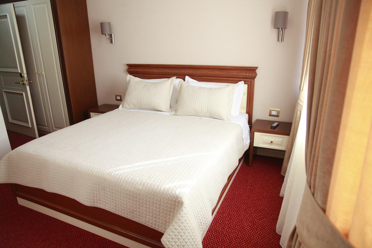 Rozafa Hotel Shkoder Luaran gambar