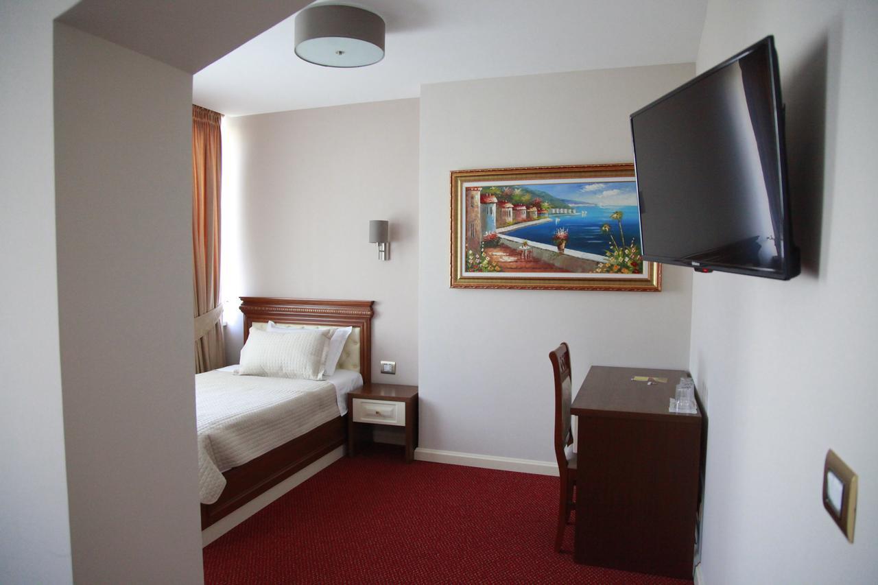 Rozafa Hotel Shkoder Luaran gambar