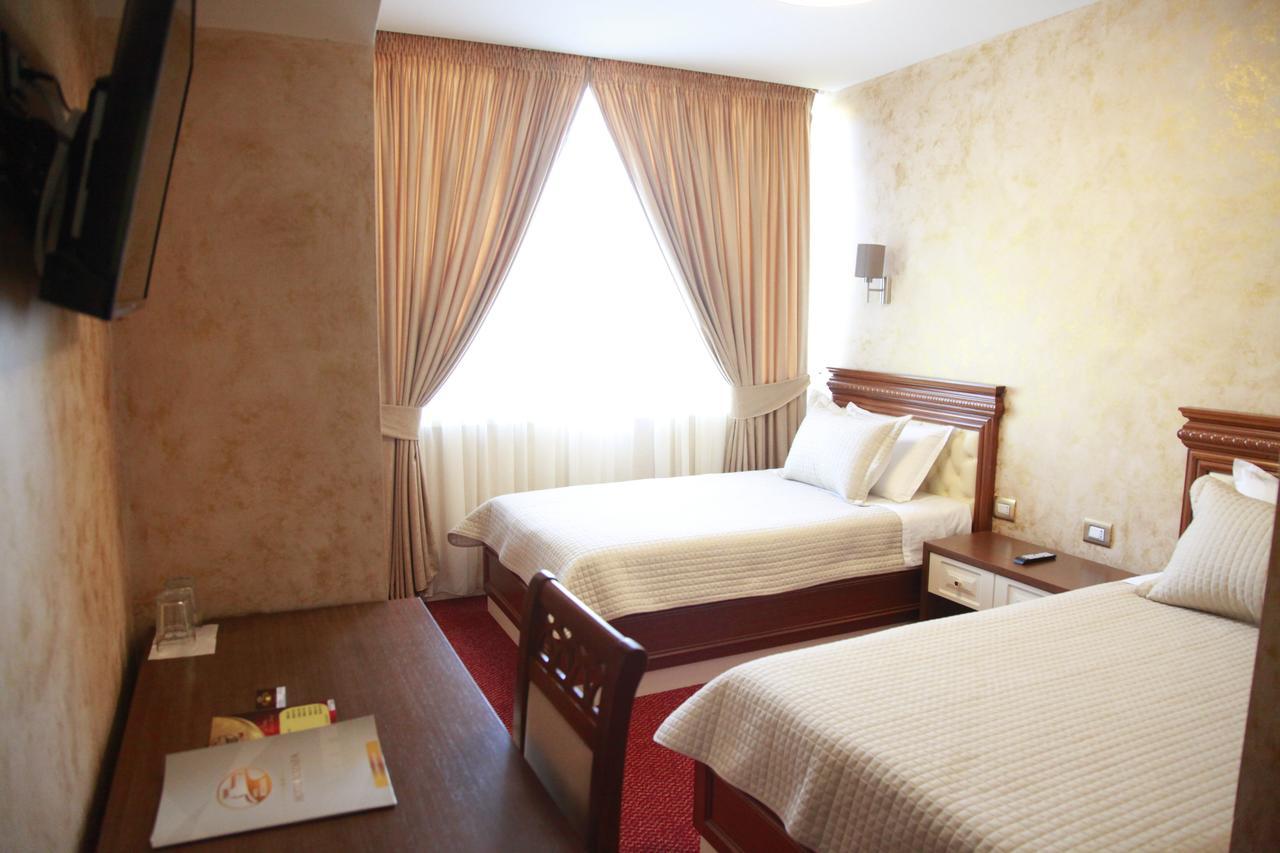 Rozafa Hotel Shkoder Luaran gambar