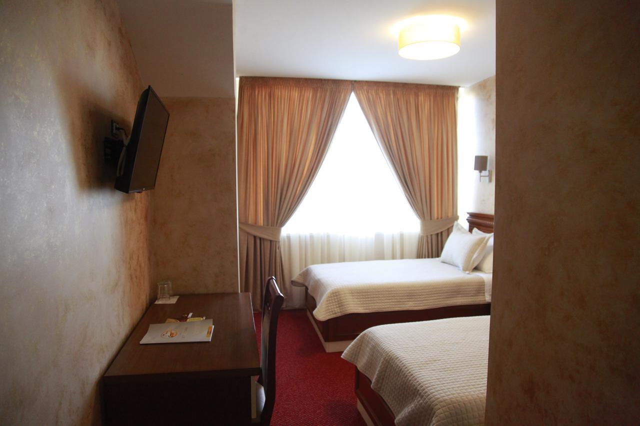 Rozafa Hotel Shkoder Luaran gambar